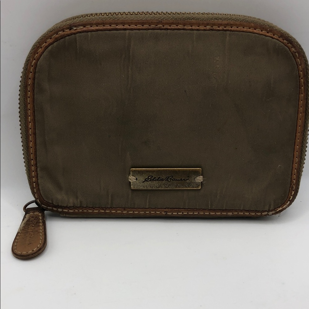Eddie Bauer Pouch Zip Wallet